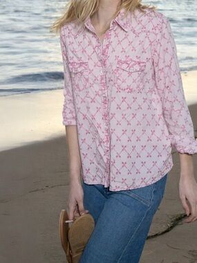 $120 Dylan by True Grit Eyelet Embroidered Pink Pearl Snap Button Down Top XS